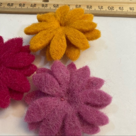 Zinnias Flowers 100% Wool Felt Crafts Applique Embellishments Needle Felting - Picture 12 of 13